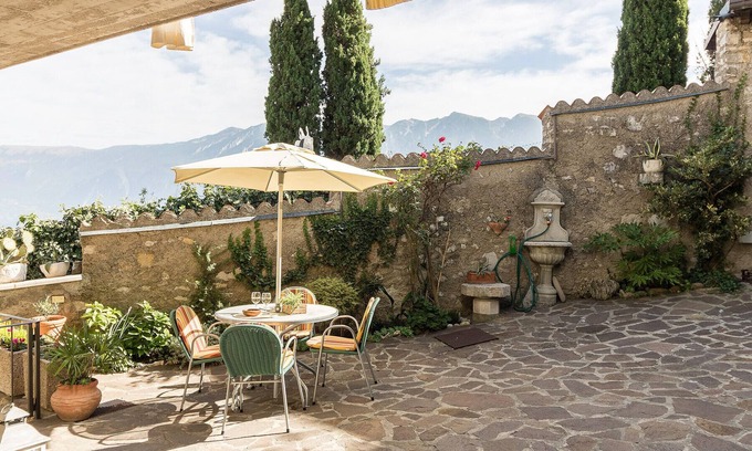 Tignale Apartment | Trepée Court, in the historic center