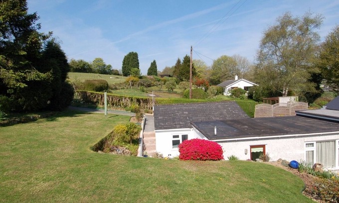St Austell Cottage | TREVILLAS, with a garden in Polgooth