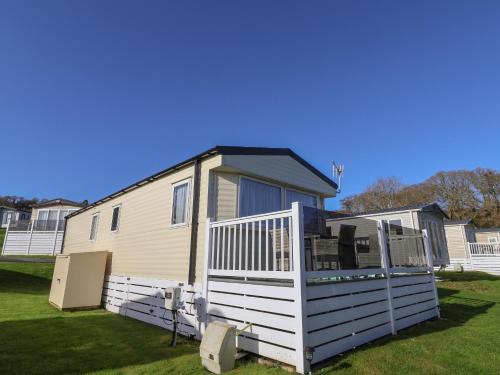 Bridport House | Tri-Star House
