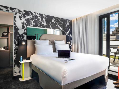 Cœur de Ville Hotel | Tribe Paris La Defense Esplanade