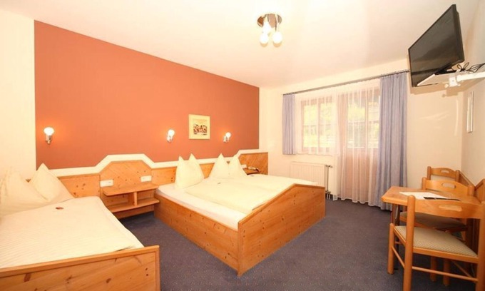 Haus im Ennstal Bed & Breakfast | Triple room with bath, WC - B&B - Golf- und Skipension Krug