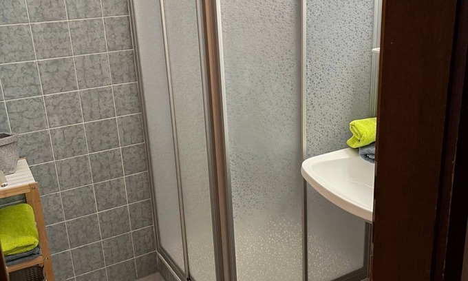 Gleiming Cottage | Triple room with shower, WC - Pension Mitterwallner