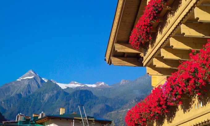 Kaprun Cottage | Triple room with shower or bath Bathroom, WC - Hauserhof, Pension