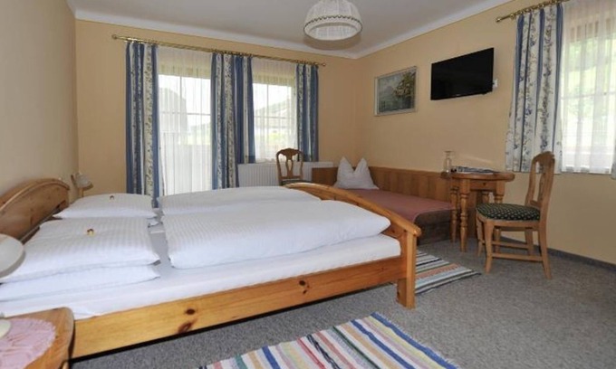Lessach Apartment | Triple room with shower, WC No. 3 - Macheiner, guest house - Apartment