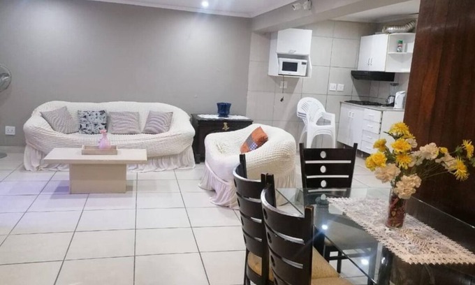 Bezuidenhout Valley House | Triple T guest house