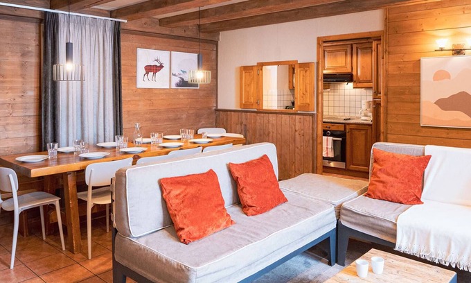 Val-Thorens Ski Chalet | Triplex chalet in Val Thorens - 10 people, fireplace, 50m from slopes