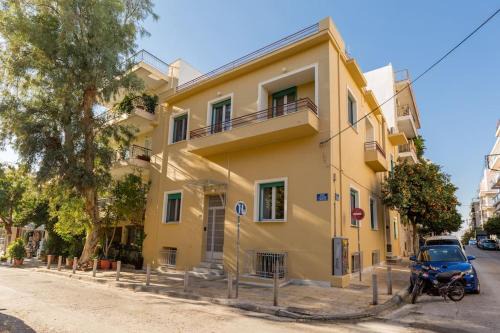 Petralona Apartment | Troon of Athens House