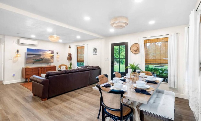 Inverness House | Tropical Lake Getaway - A Peaceful, Secluded 2-bedroom retreat