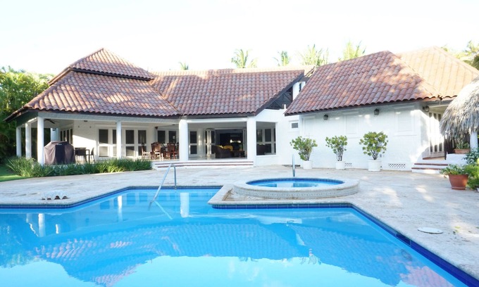 Casa de Campo Villa | Tropical Luxury Villa 2 min to Minitas Beach!