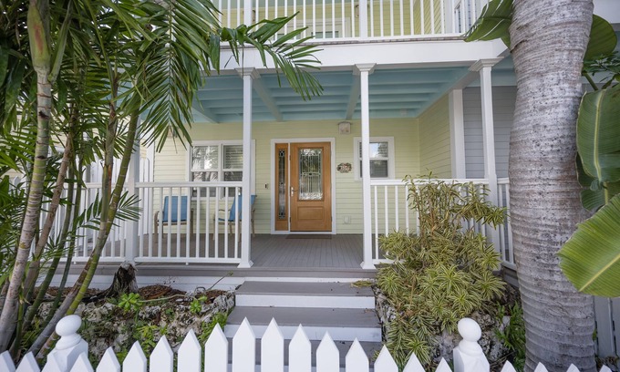 Bahama Village House | Tropical Oasis in the Truman Annex with a private poolnn
