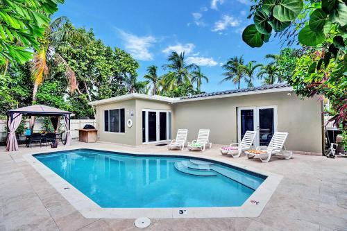 Hollywood Lakes House | Tropical Palm Oasis Heated Pool near Beach