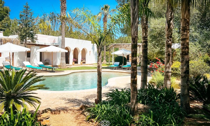 Santa Eulalia del Rio Villa | Tropical paradise for max 16 guests, pool, cinema