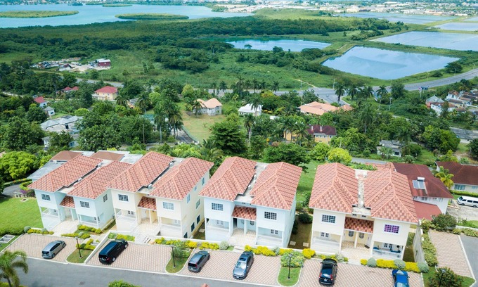 Montego Bay House | Tropical Paradise. Modern 2 Bedroom with Spectacular views of the Caribbean Sea