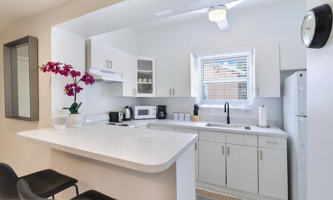 Parkside Condo | 🌞Tropical resort condo in center of Hollywood, FL.🌞