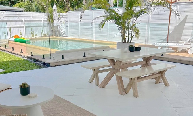 Kewarra Beach House | Tropical Retreat with Private Pool – Walk to Beach