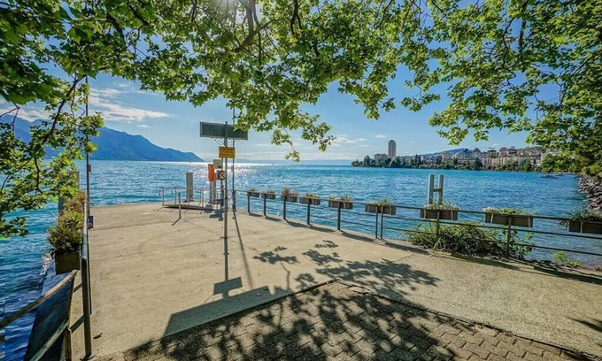Montreux Apartment | Tropical studio with a balcony - Lake View