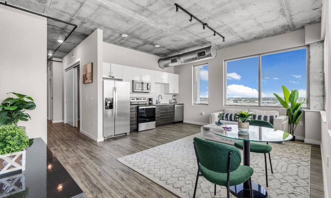 St. Petersburg - Clearwater Apartment | Tropicana Field 1 Bed in Downtown W/Free Parking
