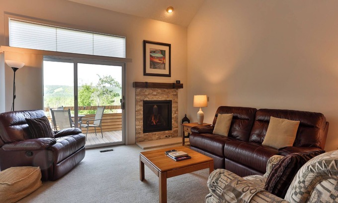 Harbor Springs Condo | Trout Creek Condo #67 - Harbor Springs Michigan