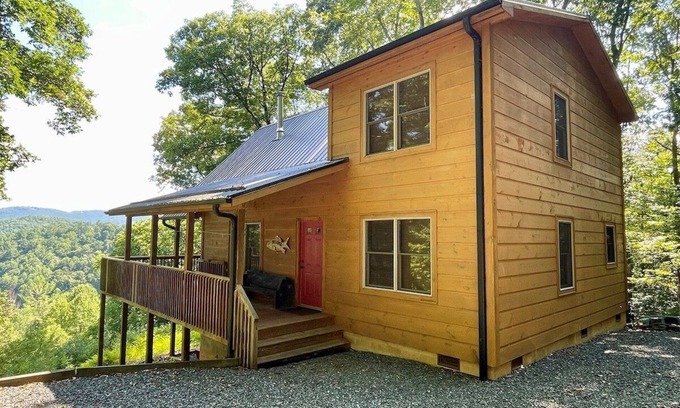 Lansing Cabin | Trout Lily Cabin - Lansing, NC