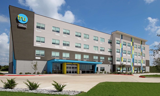 Bryan Hotel | Tru by Hilton Bryan College Station