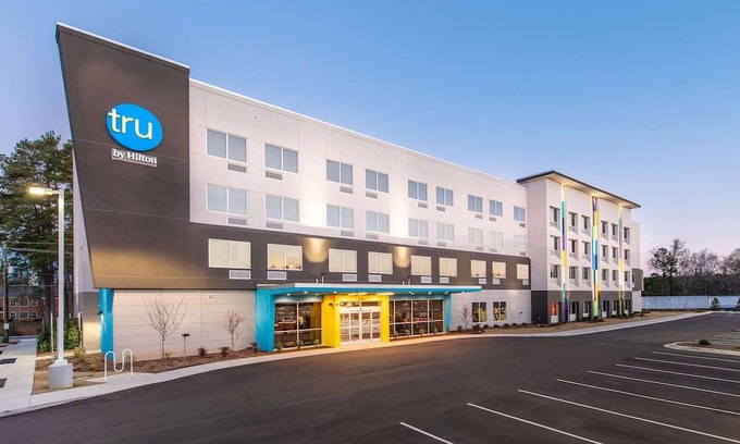 Cape Fear Hotel | Tru by Hilton Fayetteville I-95