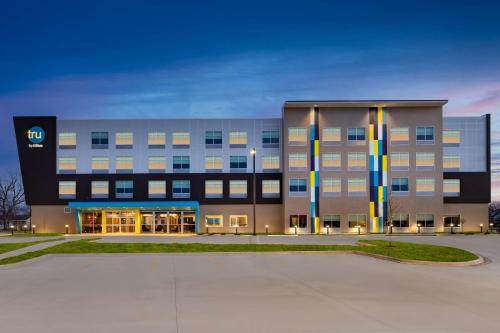 Oshkosh Hotel | Tru By Hilton Oshkosh