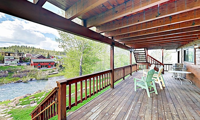 Downtown House | Truckee Riverfront Retreat | Walk to Downtown | Near Slopes, Lake, Bike Trail