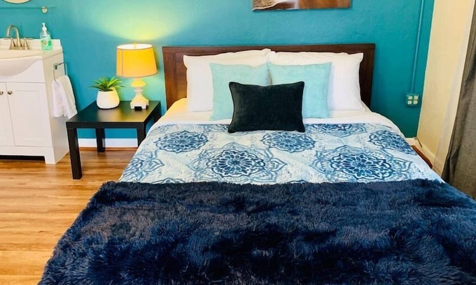 Cortez Hill Apartment | True blue suite @ downtown San Diego!