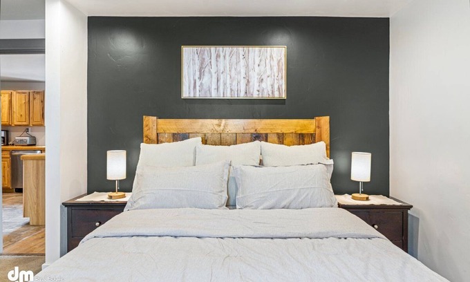 Northeast Anchorage House | True North Retreat-open concept, newly remodeled, backyard with fire pit