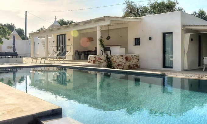 Ceglie Messapica Villa | Trullo Tioreo: A characteristic trullo in a quiet position, surrounded by the Apulian countryside, with Free WI-FI.