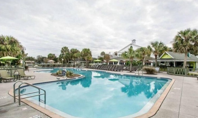 Crystal River House | Truly an Adventure! 2 Units, Swim with Manatees, Pool, Scuba, Golf