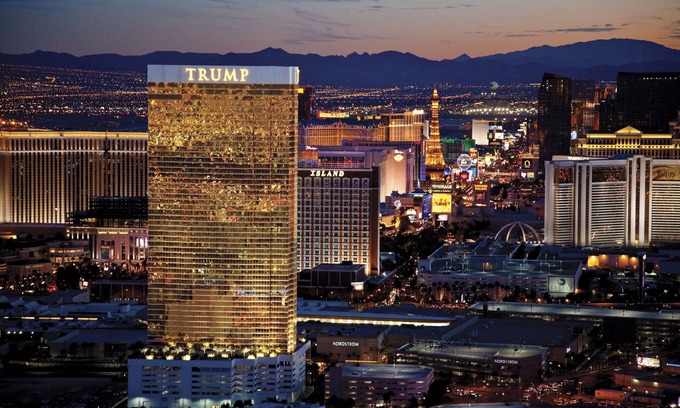 Las Vegas Apartment | Trump Tower High Floor with Strip & Sphere View