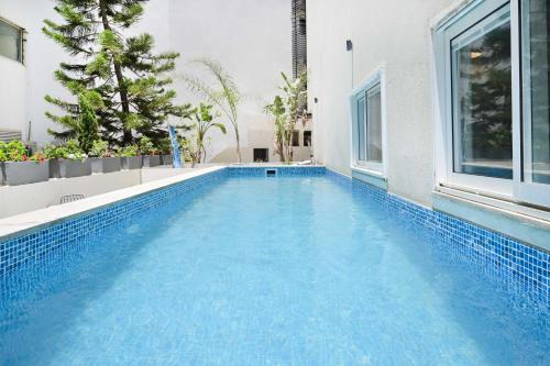 Tel Aviv Promenade Apartment | Trumpeldor Garden 3BR Private POOL by HolyGuest