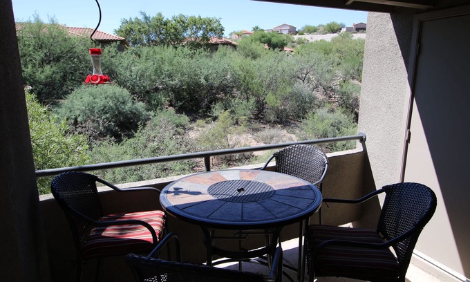 Tucson Condo | Tucson flair in this 2nd floor-serene patio -close to main pool- exercise rm