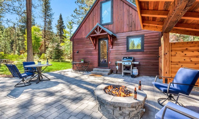Bend Cabin | Tumalo Falls Modern Cabin Boulder House Bend