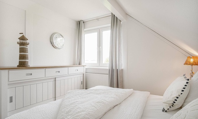 Ostersiel Apartment | Tümmler (vacation apartment on the top floor)