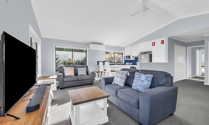 Tura Beach Cabin | Tura Beach Getaway on Telopea