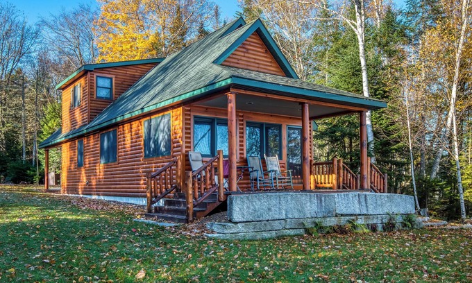 Rangeley House | Turner - Nice log cabin with flat lawn to waterfront
