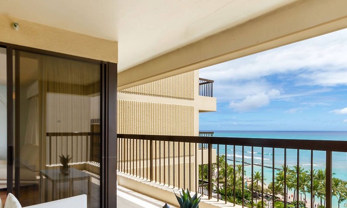 Waikiki Condo | Turquoise Ocean Views! Walk to Waikiki