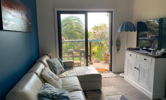 Tootgarook Bed & Breakfast | Turquoise Waters B &B -Private Guest suite with massage chair