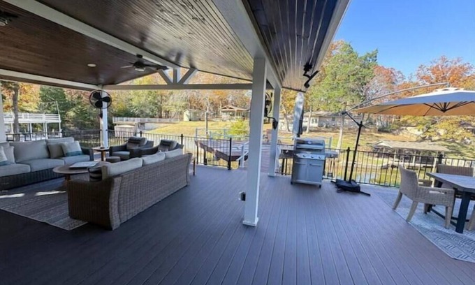 Carolyn Estates House | Turtle Cove at Cedar Creek Cozy + Comfy Getaway