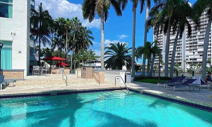 East Fort Lauderdale Hotel | Turtle Cove