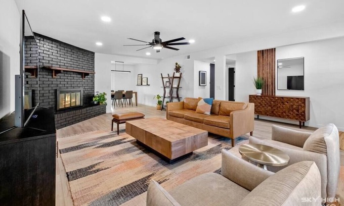 Rogers House | Turtle Creek Casa Sleeps 10