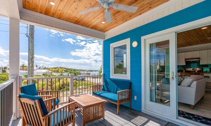 Great Guana Cay Cottage | Turtle Dreams - Guana Cay, In the Settlement