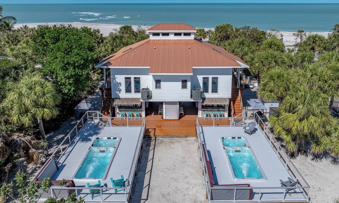 Jose's Hideaway Condo | TURTLE & PIPER SHORES–Double Your Pleasure–6 BR BEACHFRONT - POOL, 2 GOLF CARTS