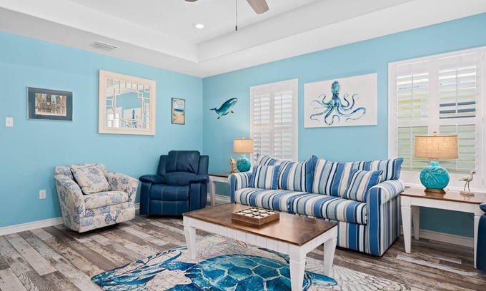 Rockport House | Turtle's Nest | Pet Friendly + Blocks to the Water