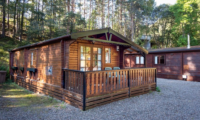 Aviemore Cabin | Twa Hoots Lodge - a lodge that sleeps 4 guests in 2 bedrooms