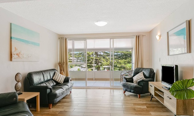 Tweed Heads Apartment | Tweed Paradise Unit 2 Rainbow Bay Beach just a 300m walk, easy walk to clubs and shops Wi-Fi is Inc.