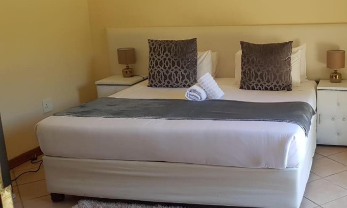 Umtata Bed & Breakfast | Twenty 4 Hour Rest Bed & Breakfast 1