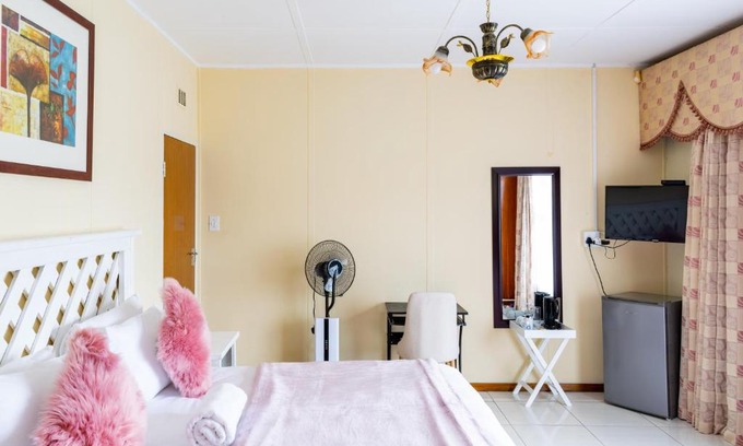 Umtata Apartment | Twenty 4 Hour Rest Bed & Breakfast 2